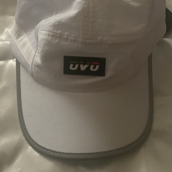 Brand New Official October's Very Own OVO Runner Logo Runner Cap White Hat Drake - Picture 2 of 4